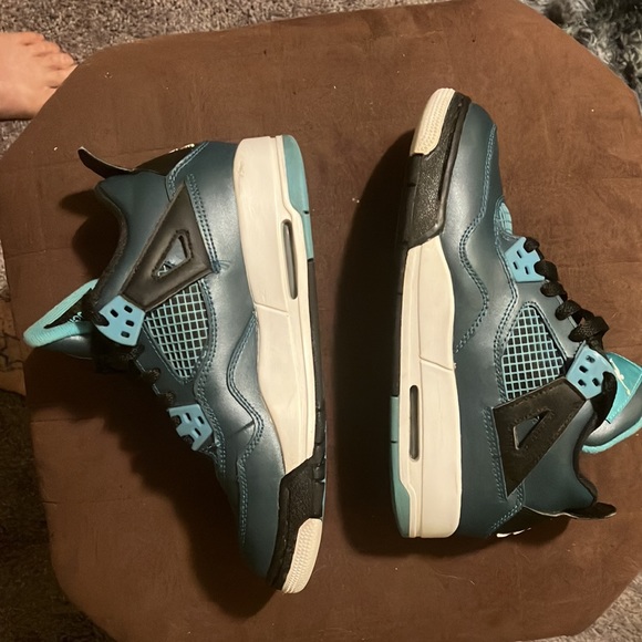 Air Jordan 4s no creases only wore a couple times size 4!! Make a offer!!! - Picture 10 of 11